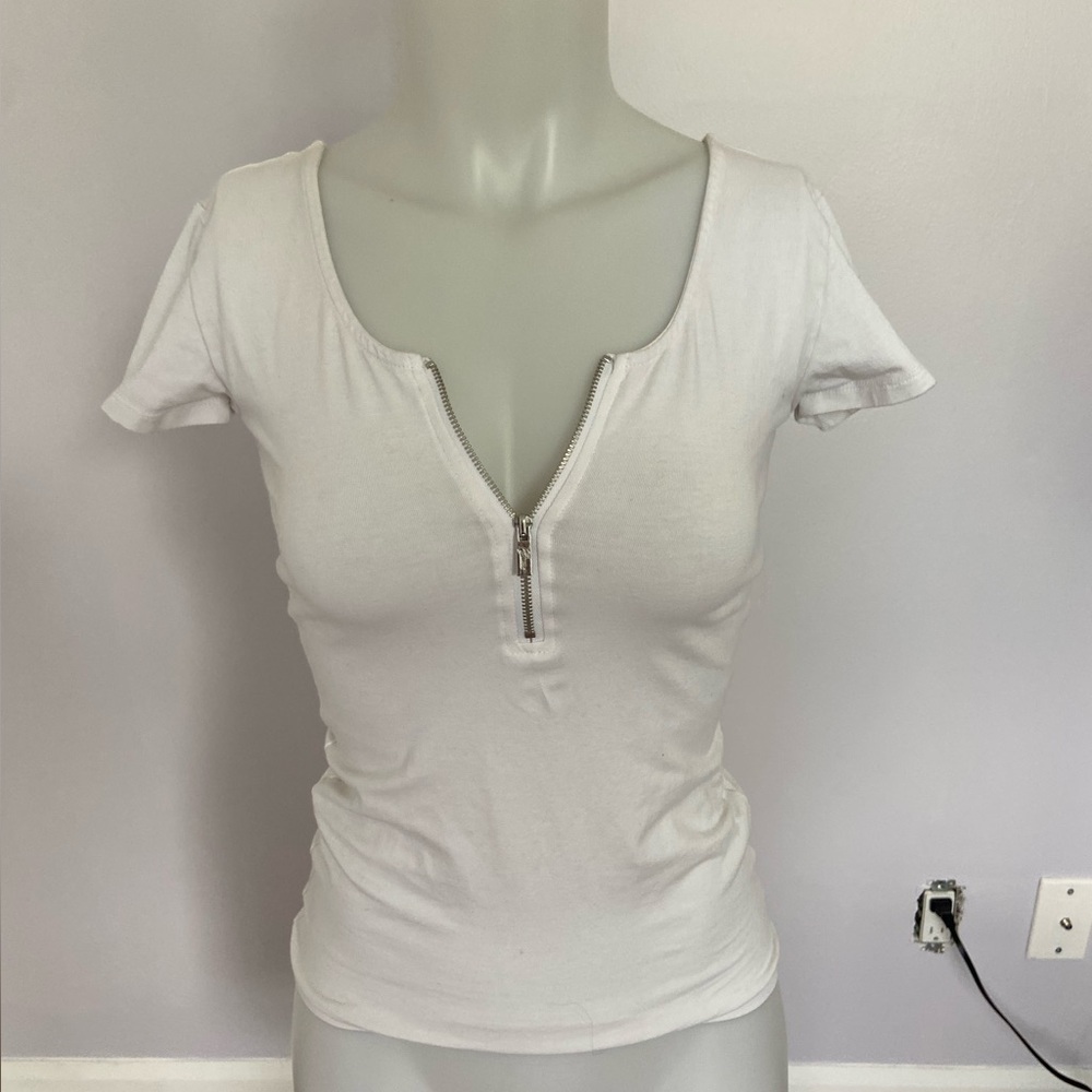 t-shirt  guess with zipper 🤍